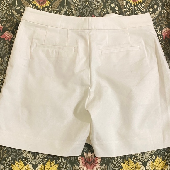 Lauren Ralph Lauren Cream Women's Pleated Shorts - Picture 5 of 10